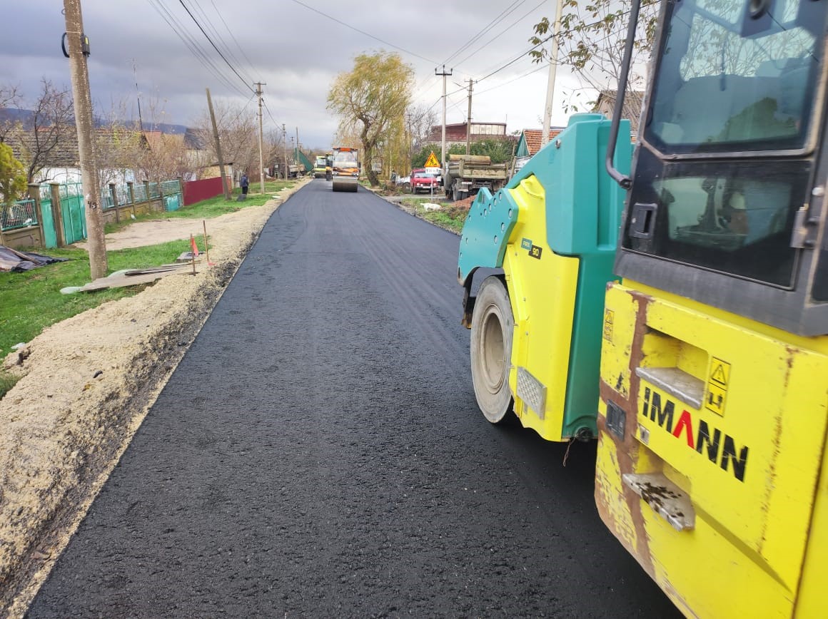 Компания ООО «Альт-Эра» продолжает ремонт улично-дорожной сети Симферопольского района